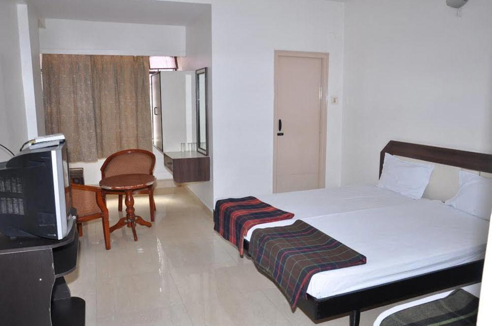 Hotel Maya Deluxe Hyderabad Exterior foto