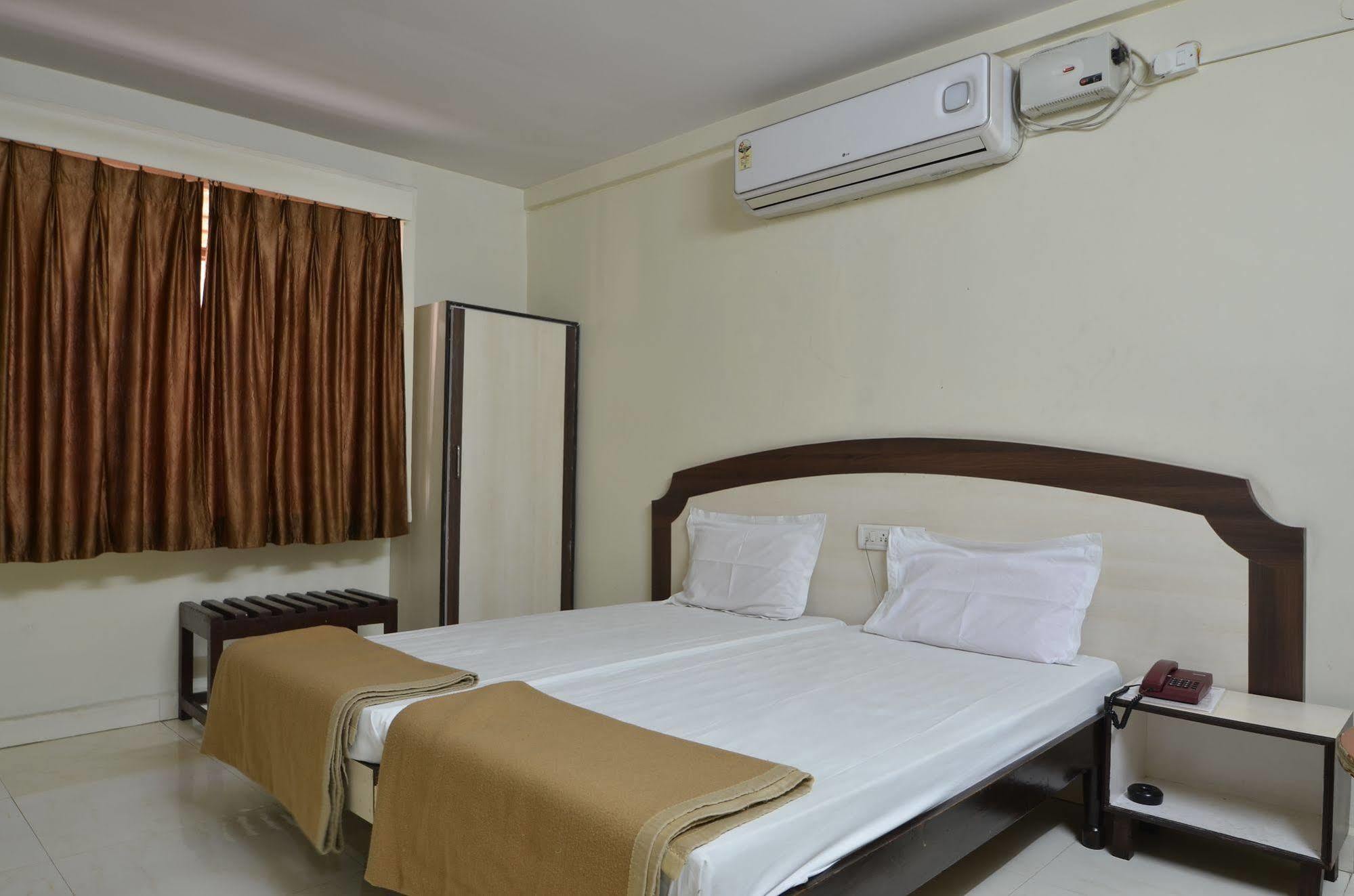 Hotel Maya Deluxe Hyderabad Exterior foto